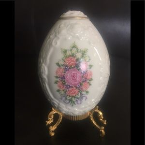 LENOX 1995 CHINA TREASURES COLLECTION EGG